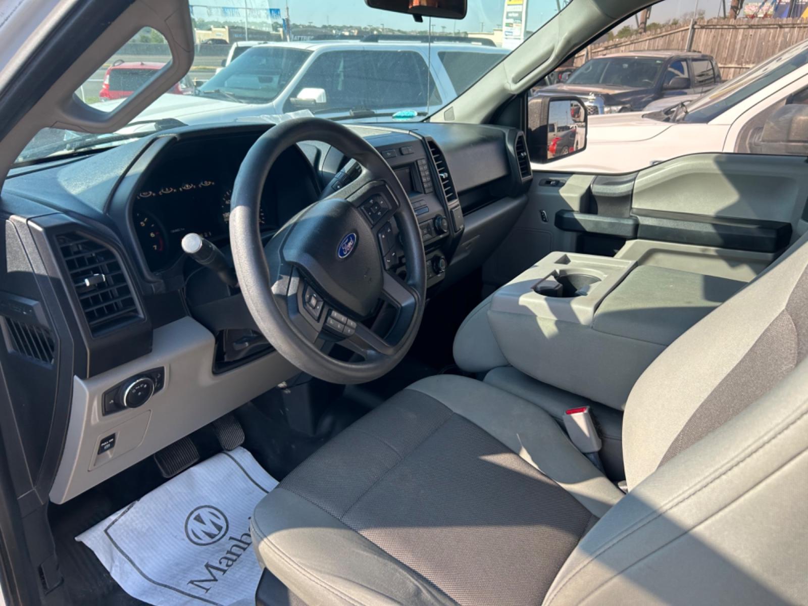 2017 White Ford F-150 XL SuperCab 6.5-ft. 4WD (1FTEX1EP1HF) with an 2.7L V6 DOHC 24V engine, 6A transmission, located at 1687 Business 35 S, New Braunfels, TX, 78130, (830) 625-7159, 29.655487, -98.051491 - Photo #4